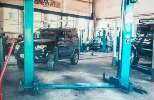 Подъемник автомобильный для автосервиса 