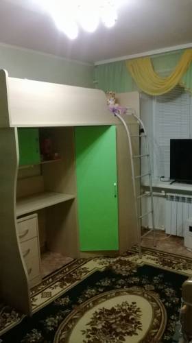 Двухъярусная кровать со шкафом, столом и тумбочкой