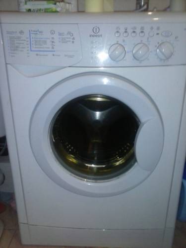 Продам машинку Indesit.