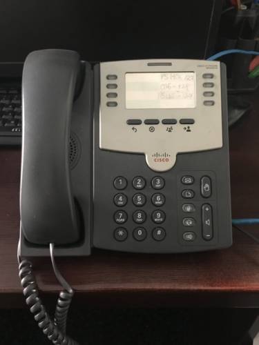 Срочно продам 2 ip телефона cisco spa501g