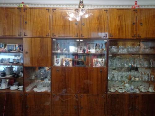 Продается стенка лакированная. 