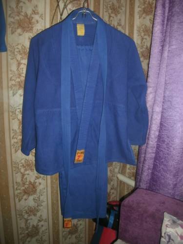  Продаю кимоно 3 штуки