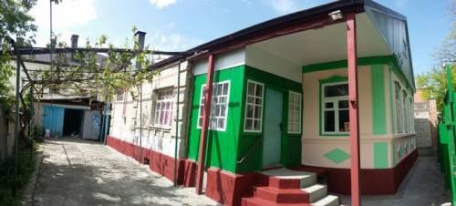 Продается дом 100 м2. Саман  кирпич. 5 комнат. 5 соток земли. 
