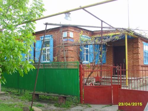 добротный дом в деревне