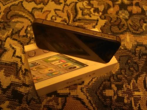 Продам IPhone 4 s
