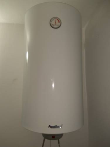 Продам водонагреватель AquaVerso ER100V (100 л)