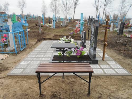 Укладка плитки на кладбище