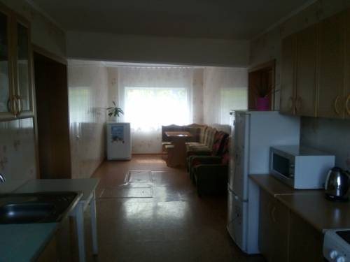 Продам дом. Есть надворные постройки. Плодо-ягодные деревья, кустарники. 