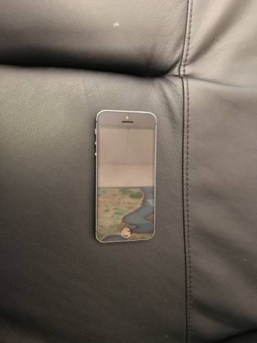 Продаю срочно Айфон 5s