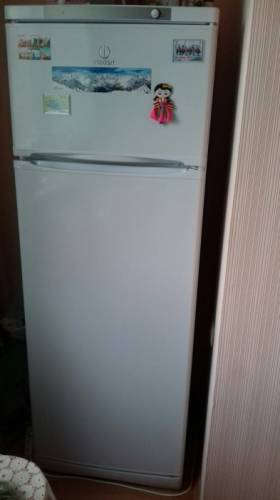 Продаётся холодильник indesit