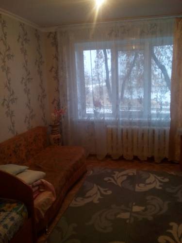 Малосемейку (зал) в 2х-комнатной квартире