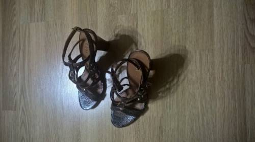 Новые босоножки Guess