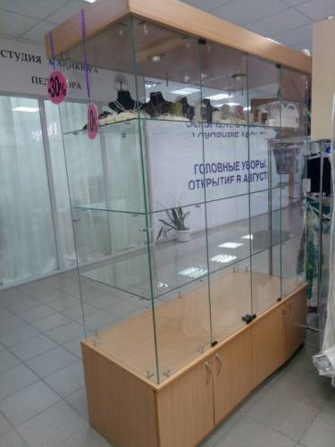 продам витрину-шкаф б/у