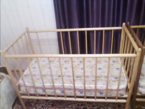 Продам детскую деревянную кроватку