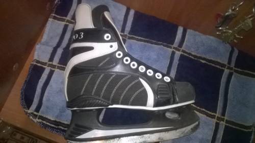 Продам  коньки 39 размера 