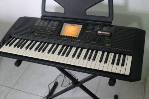 Продаю синтезатор yamaha  PSR-530