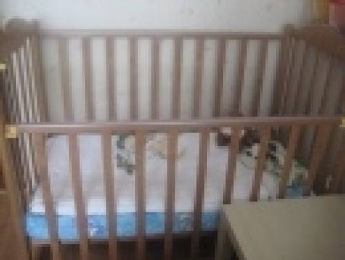 Продам не дорого новую деревянную детскую кроватку с матрасиком