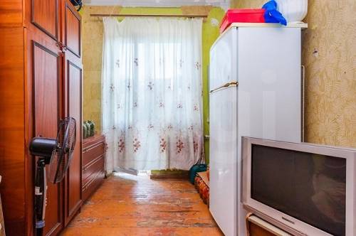 Продаю 4-х кмнатную квартиру в центре 
